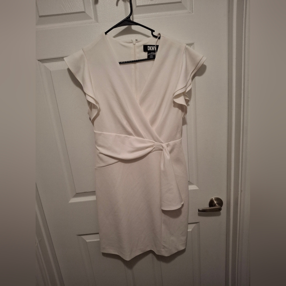 3/$15 DKNY Size 8 Ivory Twist Front Dress with Flutter Sleeves